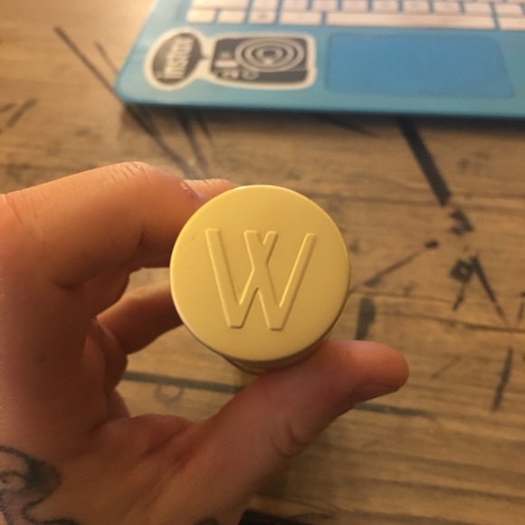 Lise waiter medium to high coverage foundation - Picture 3 of 4